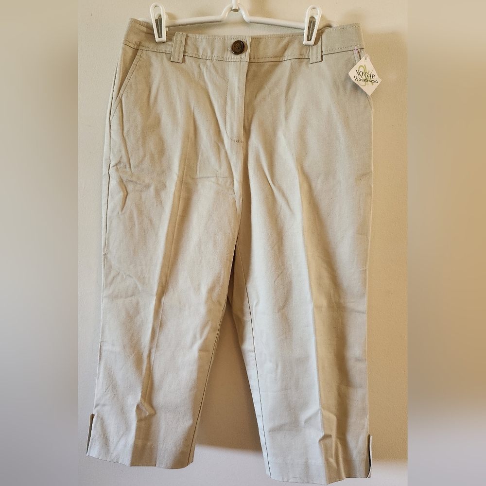 NWT Studio Works No Gap Waistband Size 10 Capris